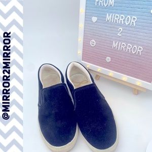 Sam Edelman black suede shoe